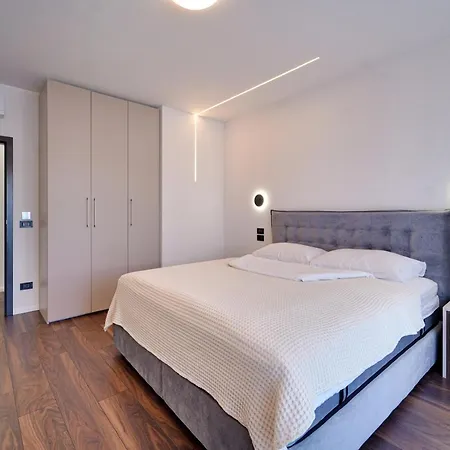 Villa An Der 1 Reihe Vom *