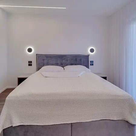 An Der 1 Reihe Vom Villa Funtana