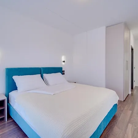 An Der 1 Reihe Vom Villa *